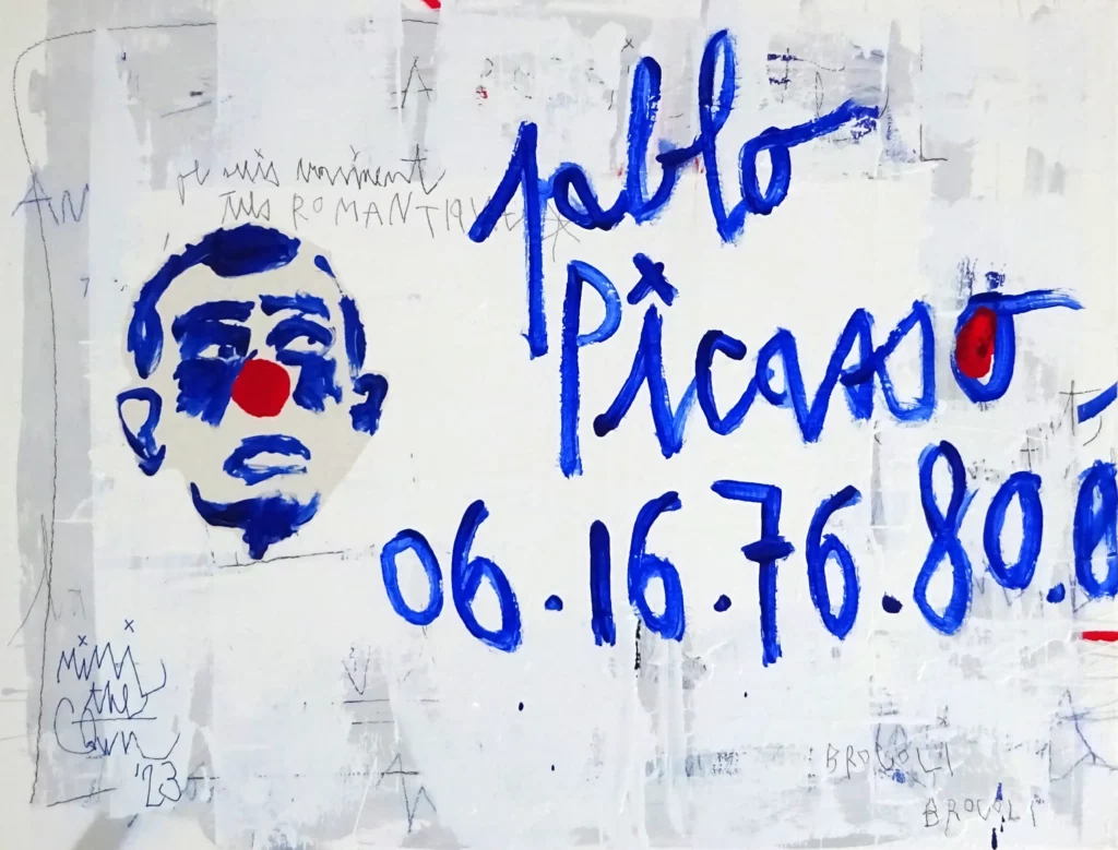 Peinture de MIMI the ClowN faisant référence à Pablo Picasso, avec un portrait stylisé au nez rouge et le numéro de l’artiste inscrit en bleu dans un décalage anachronique sur fond de collages et griffonnages.
